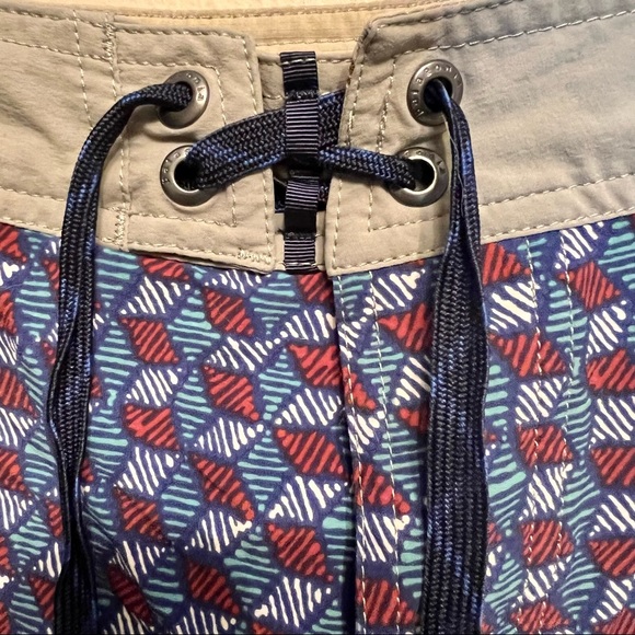 Patagonia Wavefarer Boardshorts Men sz 32 swim - Picture 3 of 10